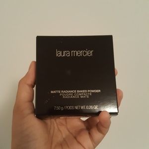 Laura Mercier Matte Radiance Baked Powder